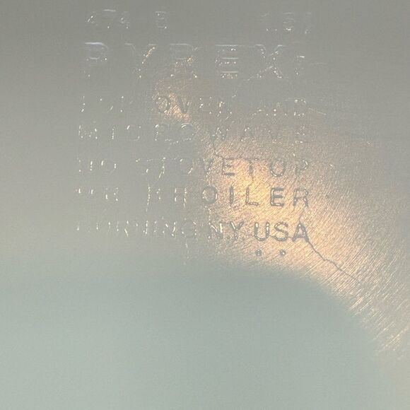 Vintage Pyrex Woodland Casserole Dish 474B Light Tan No Lid - Picture 9 of 9